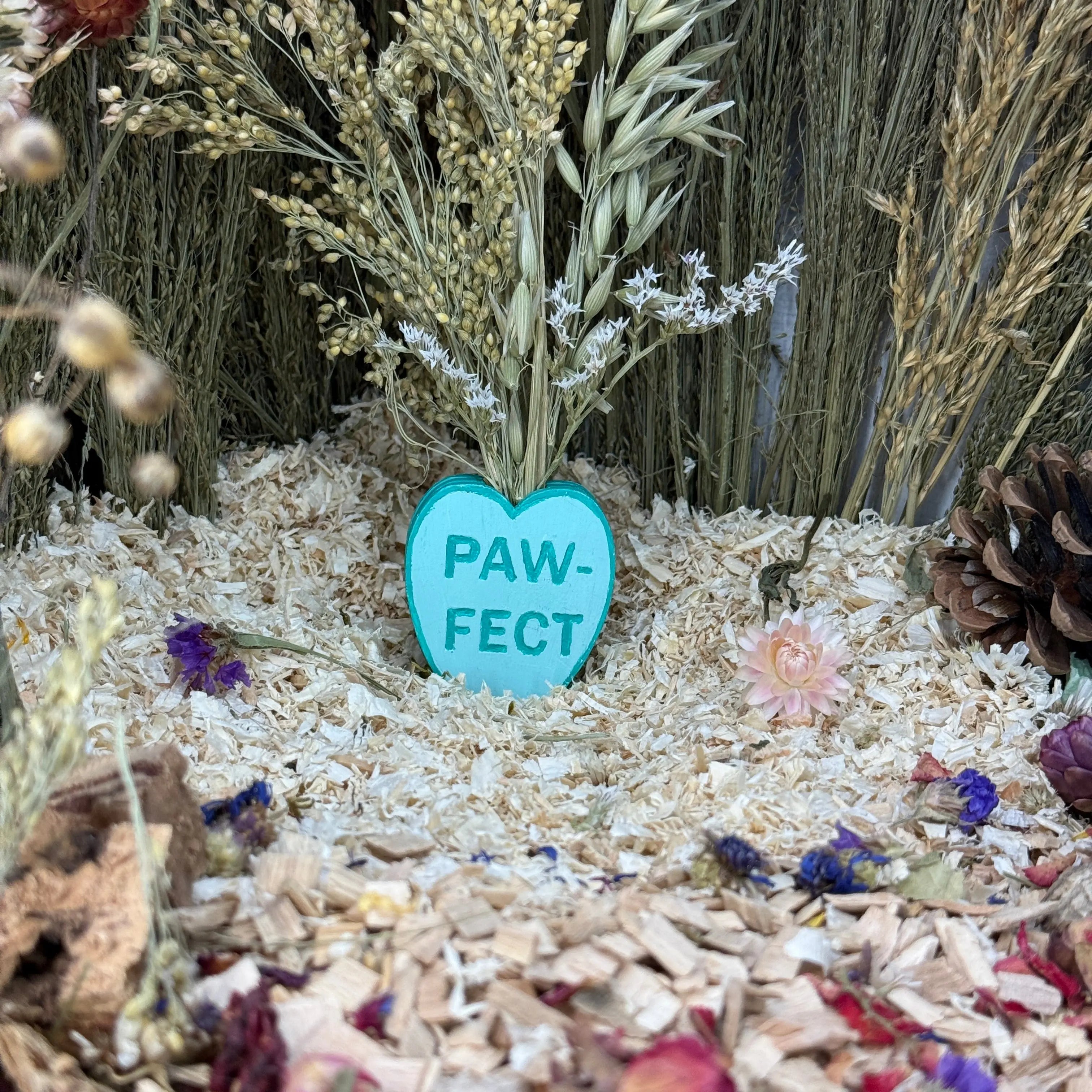 Hand-Painted Heart Spray Holder RoseLark Pet Products