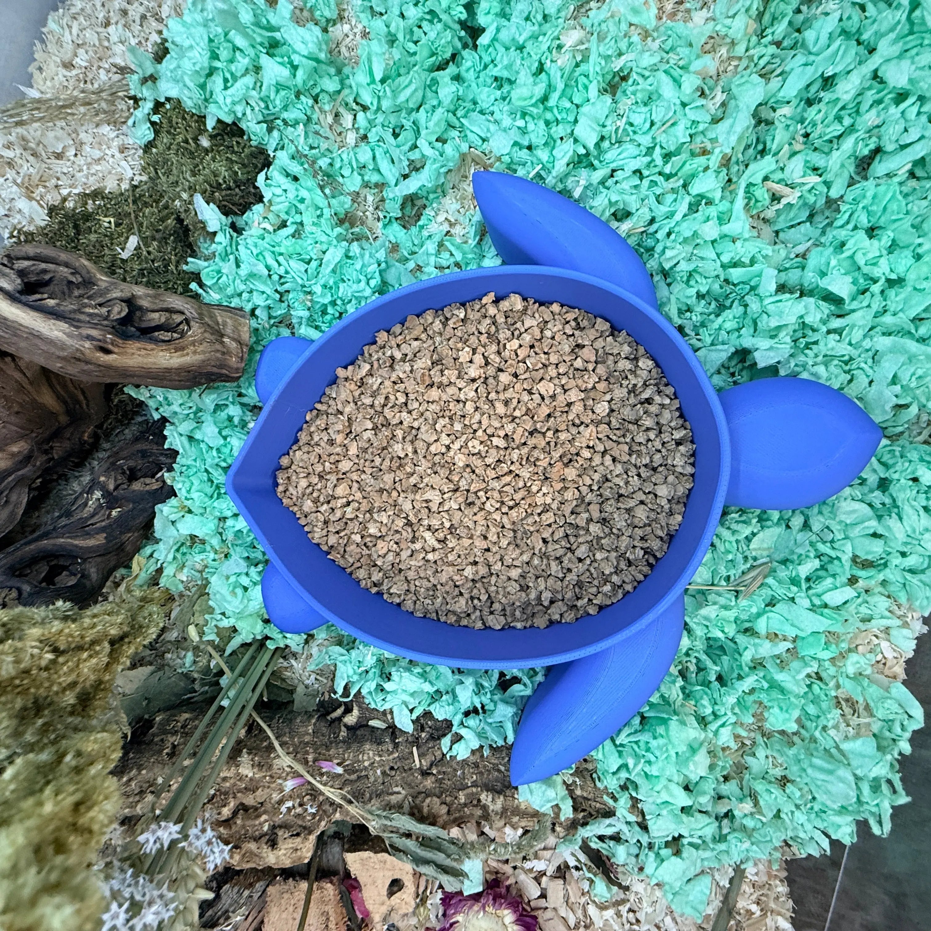 hamster dig box, hamster digging box, hamster sand dig box, hamster dig box UK, Overhead view of a Blue turtle shaped hamster substrate container with cork granules