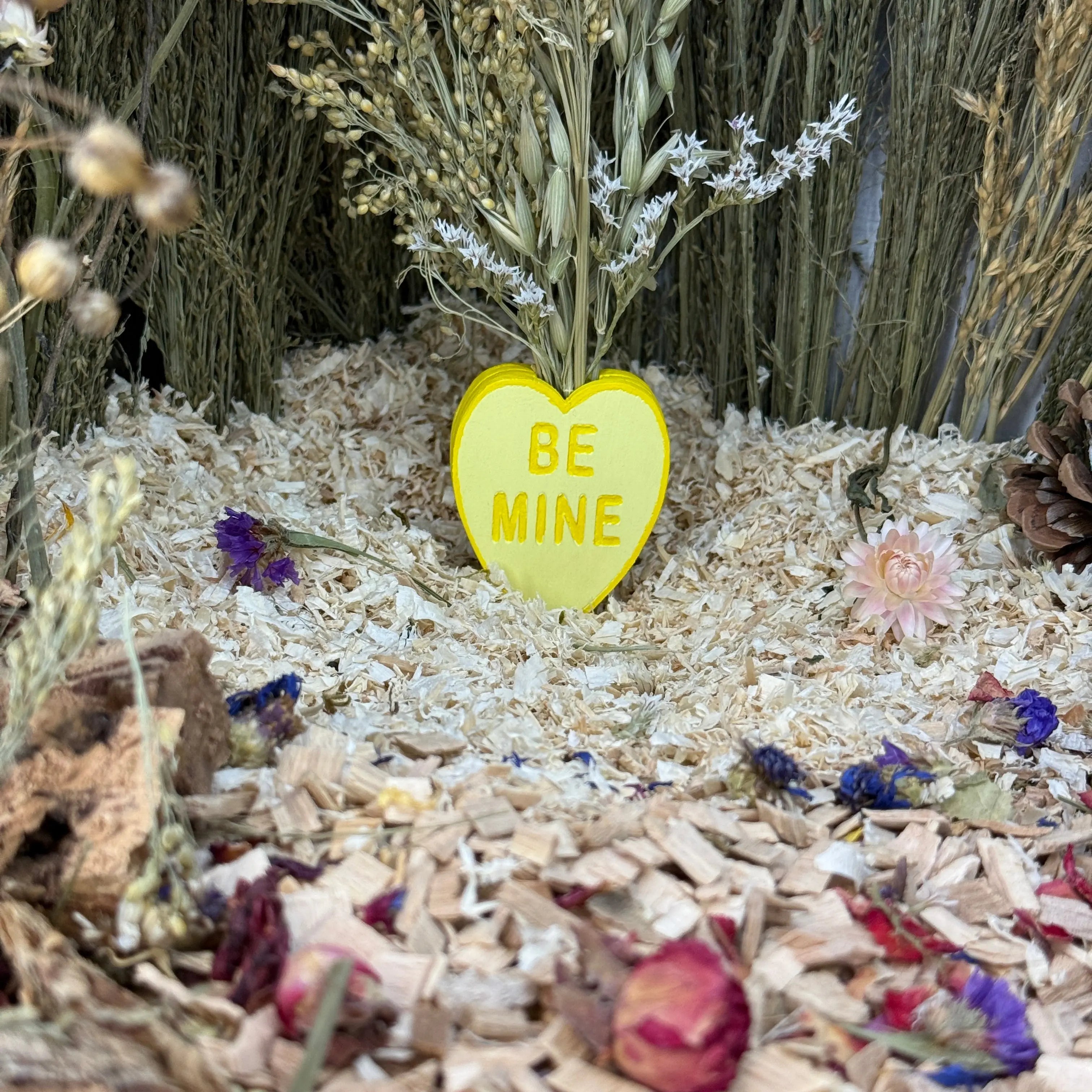 Hand-Painted Heart Spray Holder RoseLark Pet Products