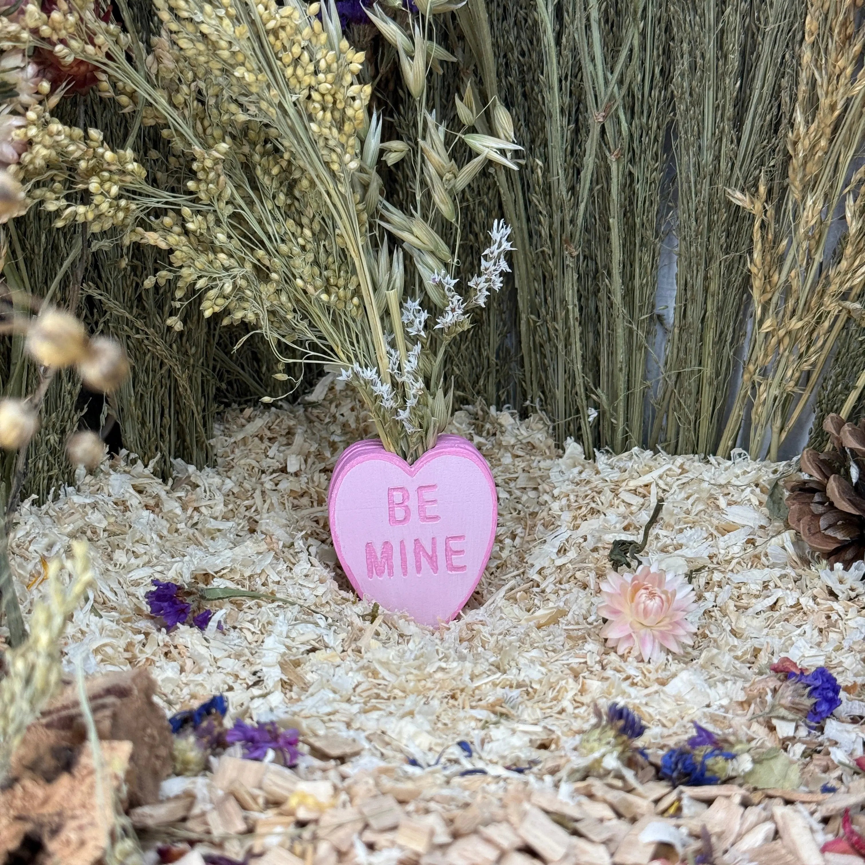 Hand-Painted Heart Spray Holder RoseLark Pet Products