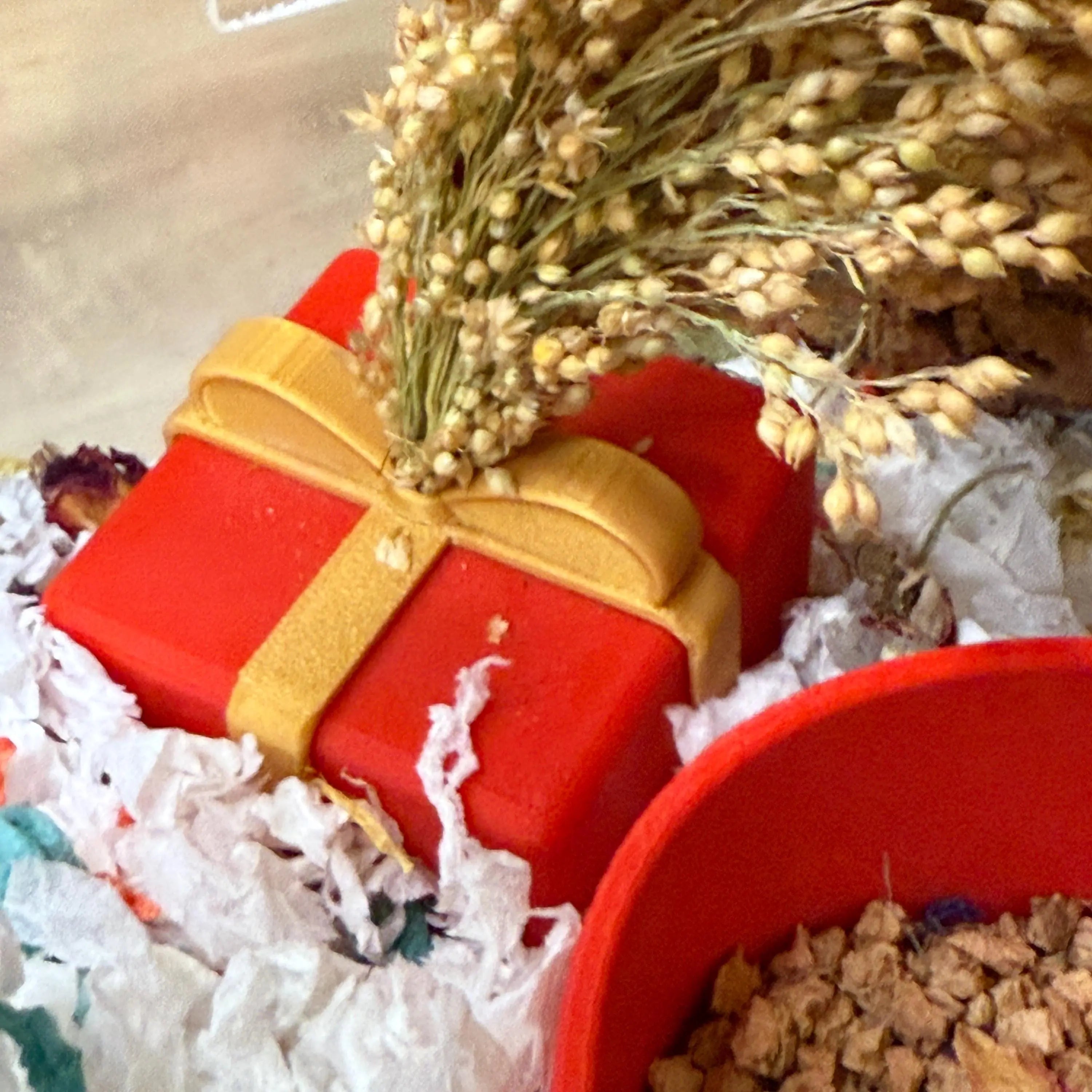 Christmas Present Spray Holder RoseLark Pet Products