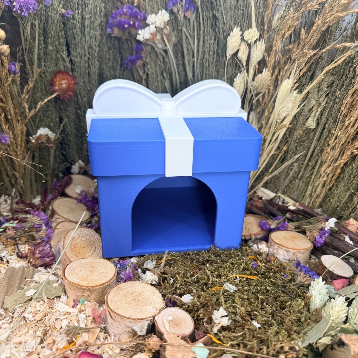 Small Pet Hide Present Hide - Closed base | RoseLark